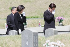 李대통령, '5·18 연대' 남광주시장行…"주먹밥 만든 母, 대통령 봤다면"