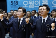 정원오·오세훈, 청년 주거정책 맞대결…5·18 기념식선 나란히 '주먹 불끈'