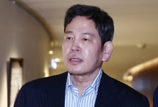 정용진, '5.18 탱크데이' 마케팅 '대노'...손정현 스벅 대표 경질