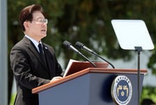 李대통령 "노동권만큼 경영권 존중"… 타협 압박