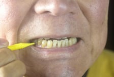 식당 자리에 앉아 '우르르 퉤' 양치한 노부부..."더러우면 보지 마" 황당