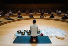 콘서트홀에서 요가와 '소리 목욕'을…롯데의 특별한 초대장