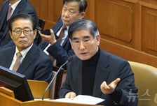 내란 혐의 징역 30년 김용현 전 장관, 공무집행 방해 등 징역 3년 추가