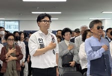 한동훈 "단일화 민심 나에게로" 박민식 "감히 흥정카드로 쓰려 하나"