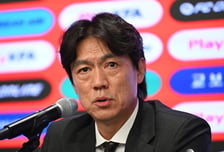 "한국 축구 발전하지 않았다" 日 충격 비난... 홍명보 스리백도 "완성도 부족"