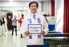 조국 "김용남 '80년대 운동권' 발언, '빨갱이' 비판 이언주 연상"