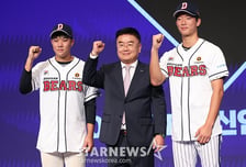 헐레벌떡 드래프트장 달려온 18살 소년, 1년 반 만에 '리그 ERA 1위' 우뚝 서다