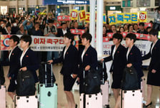 "공동 응원? 모순" 뿔난 축구계...북한 축구단도 "상관할 일 아냐" 냉담