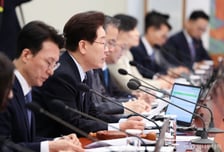 [속보]이재명 대통령 "기업 영업이익 배분받는 것은 투자자가 하는 것"