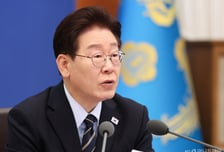[속보]이재명 대통령 "구성원들 적정선 지켜야…모든 조정의 최종 책임은 정부에"