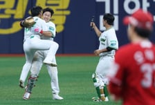 [포토] 김웅빈 '이건 찍혀야 해'