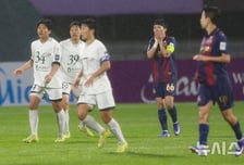 폭우 속 '내고향' 콜에도 또 무시했다... 日 언론도 주목한 北 선수단의 싸늘한 퇴장