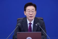 [속보]李대통령 "AI 표시 의무 확대, 소비자 피해구제 강화 등 법·제도 정비 속도 내달라"