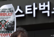 스벅 탱크데이 후폭풍..."B급감성, 밈도 싹 빼라" 유통사 마케팅 경계령