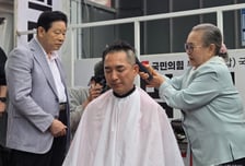 박민식, 노모 손으로 삭발 "한동훈, 보수의 배신자…단일화 결코 없다"