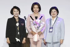 김혜경 여사, 자랑스러운 숙명인상 수상…은쌍가락지 기부 '눈길'