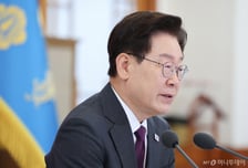 李대통령, 돈의동 쪽방촌서 '호우·폭염' 대비 상황 점검…"대통령 처음 왔다"