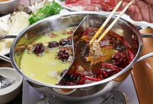 뜨거워도 후루룩 삼켰다가…훠궈 먹던 중국 여성 식도 8㎝ 궤양