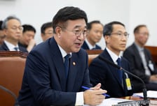 '탱크데이' 논란에 행안부 "스타벅스 안 쓴다"…타 부처 확산될 듯