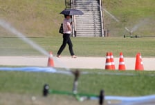올여름은 어떻게 버티나..."더 푹푹 찌고, 비까지 많이 온다"
