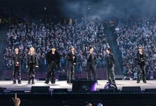 방탄소년단, 美 스탠퍼드서 휘날린 대규모 태극기
