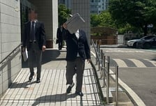 허위공시로 '주가조작 혐의'…기재부 차관보 출신 기업인 구속