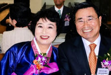 여행 마다하고 어르신 챙겼는데...결혼 20주년 앞두고 쓰러진 아내, 6명에 '새 생명'