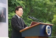 "반칙·특권 걷어낼 것"…이재명 대통령, 비 그친 봉하마을서 盧 대통령 뜻 계승 다짐
