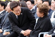 文, 이재명 대통령에 "국민성장펀드, 나도 가입해보려 했는데…"