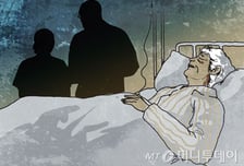 "소변줄 만지지 말라고"…87세 환자 갈비뼈 부러뜨린 요양보호사