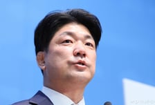 이용, 이광재 '병역기피' 논란 겨냥 …"'군 복무 안 하면 매국' 동의하나"