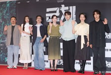 전지현·구교환 '군체' 개봉 4일 만에 100만 돌파…'왕사남' 제쳤다