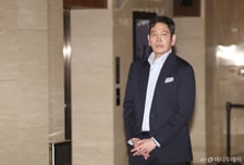 정용진, '스벅 탱크데이' 직접 사과한다...진상조사 결과 공개