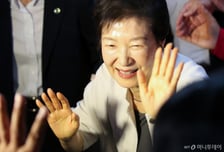 "국힘 도와달라" 박근혜 등판…대구·충청 이어 부산·강원 광폭 행보