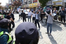 정청래 전주 유세 현장서 기습 시위…경찰, 2명 입건