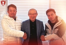 '박항서 깜짝 부임'에 태국 축구계 열광 "모두를 놀라게 한 충격적인 선임"