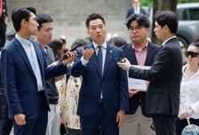 '김수현 명예훼손' 김세의 법원 출석 "조작 안했다, 법왜곡죄로 고소할 것"