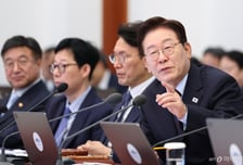 낮엔 국무회의, 밤엔 SNS…24시간 '국정 로그인'