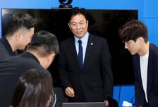 노동장관 "대기업 초과이익 재분배 논의해야…'한국형 사회연대 임금' 제안"