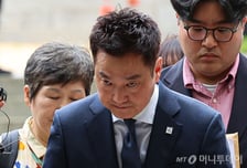 자충수 된 '김수현 사진'…구속된 김세의 '징역 10년+' 전망 나와