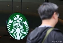 정용진 고개 숙였지만…스벅 결제추정액 85억 감소·앱설치 24% 감소