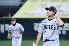 "마무리도 고민했지만..." 김경문 감독, '선발 실패' 정우주 다시 8회 투입 결정 [창원 현장]