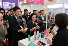 K-뷰티 '세계로 세계로'…중기부, 국내 최대 화장품 페스타 연다