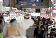 "여보, 차 바꿀까" 지갑 열었다...7분기 만에 소득보다 지출 더 늘어
