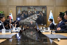 한은, 8연속 기준금리 2.5% 동결 속 '매파' 본색…인상 소수의견 2명
