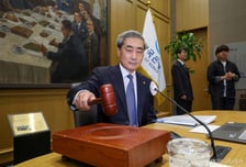 [속보]신현송 "반도체 낙수효과 있어…건설·설비·소비·재정 온기"
