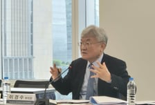 "명색이 국가자문회의인데 '거수기' 역할만…국민 신뢰 회복하겠다"