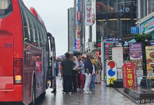 [르포]"땡큐" "셰셰" 폐업 고민하던 식당, 매출 껑충...외국인 몰리는 부산