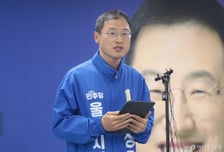 [속보]울산시장 단일화, 김상욱 후보 확정 "강하게 결속하고 힘 모을 것"