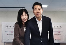 투표 마친 오세훈 "큰 도약과 퇴보의 갈림길…정권 독주 막아달라"